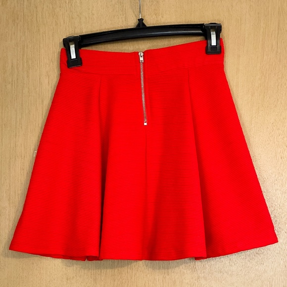 Divided by H&M Red Ribbed A-Line Flare Skater Mini Skirt with Zip Back - Size XS - Picture 4 of 8